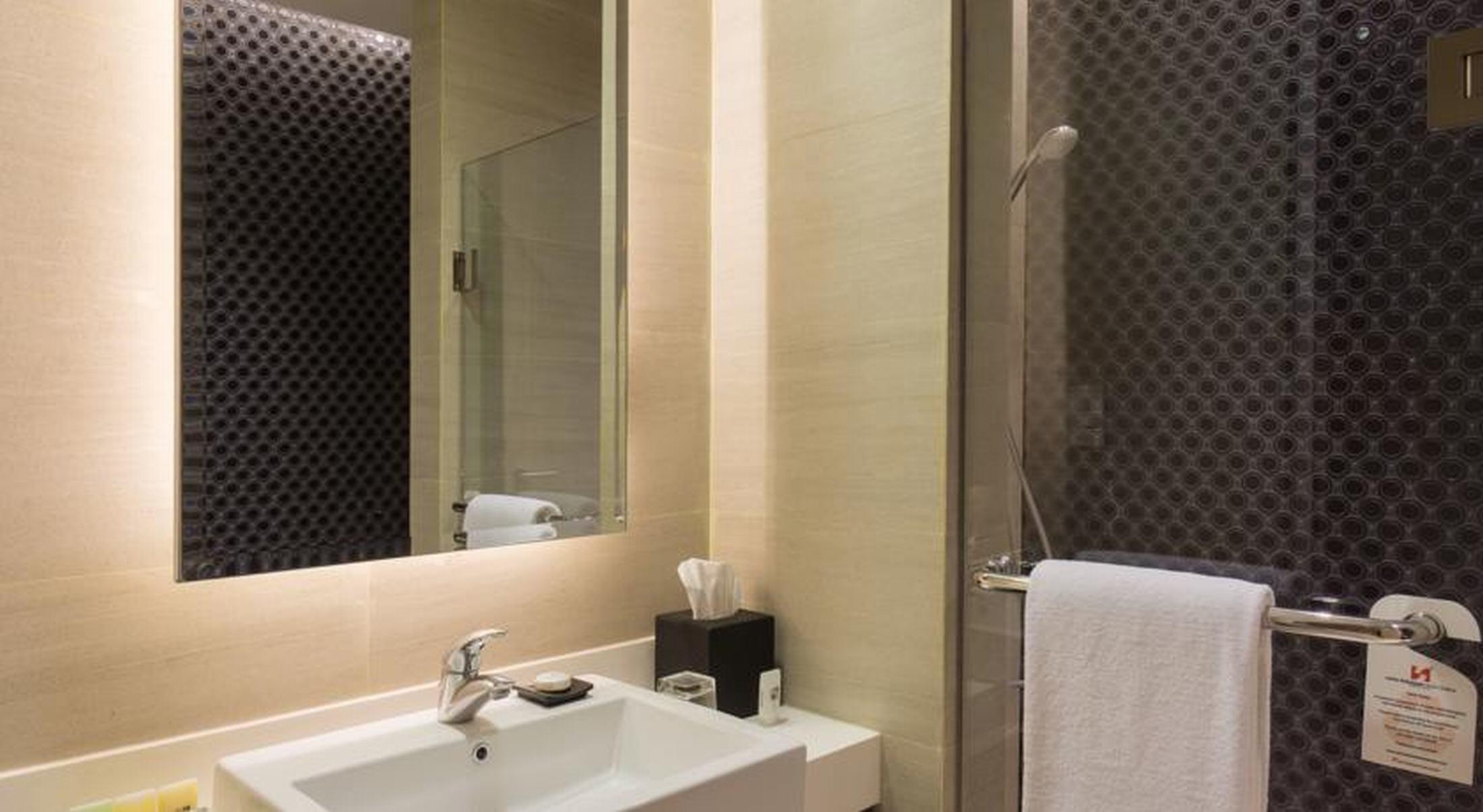 Anathera Kuta Hotel 4*